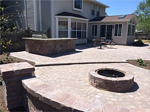 Kitchen/Bar Area, Patio, Firepit & Wall