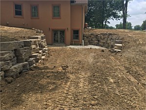 Rosetta Outcropping Stone Retaining Wall