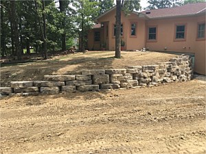 Rosetta Outcropping Stone Retaining Wall